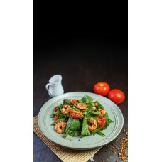 Салат с креветкой и вялеными томатами